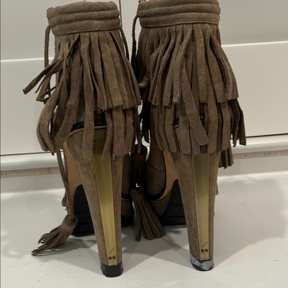 Brian Atwood Brown Fringed Heeled Boots w/ brass heel & toe plates - Picture 6 of 7